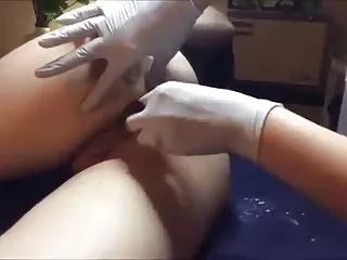 زن و شوهر دانشجویی در رختخواب هستند